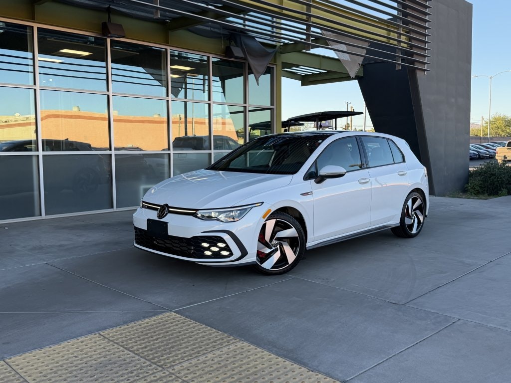 2022 Volkswagen Golf GTI SE's photo