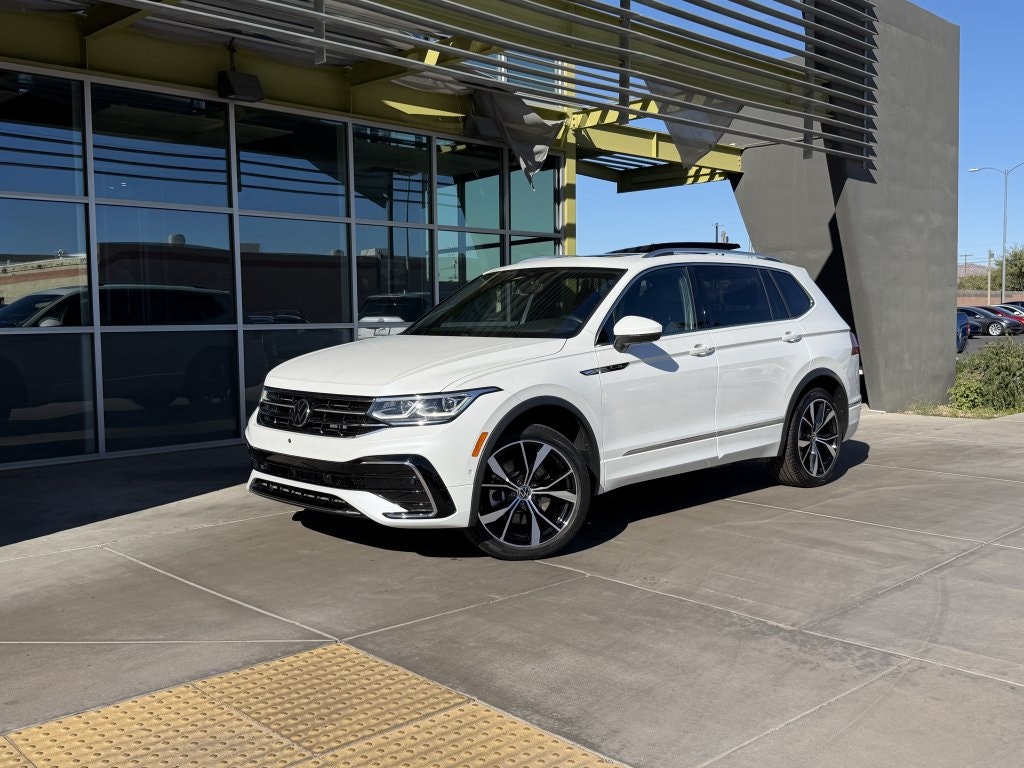 2022 Volkswagen Tiguan SEL R-LINE's photo