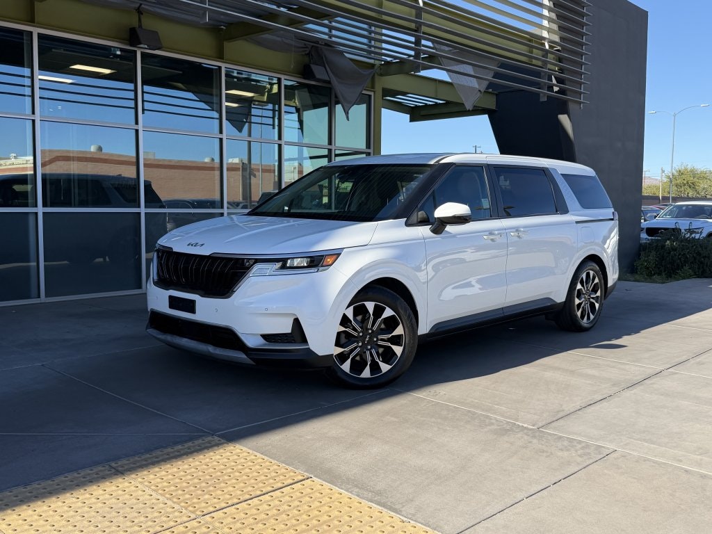 2024 Kia Carnival EX's photo