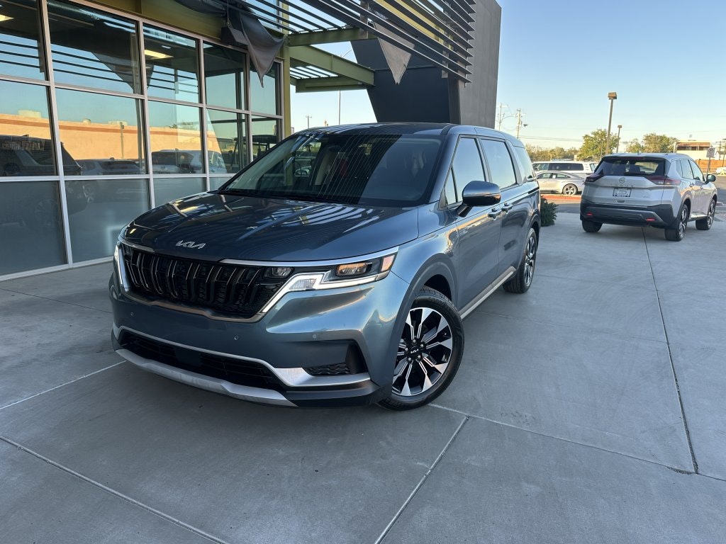 2024 Kia Carnival EX's photo