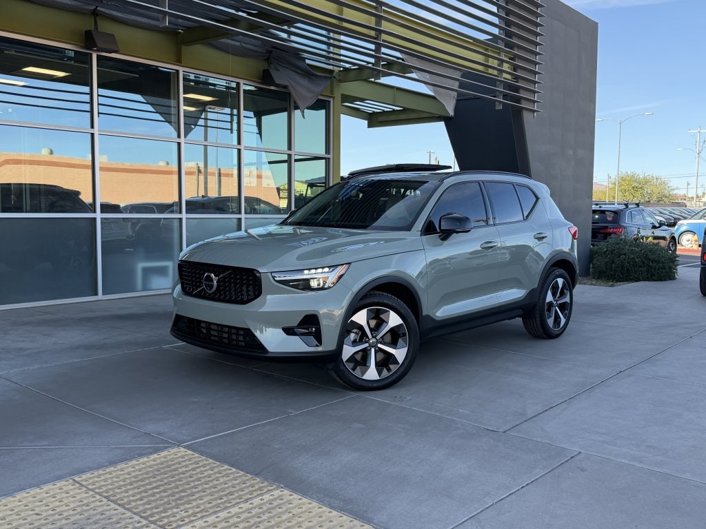 2025 Volvo XC40 Plus's photo