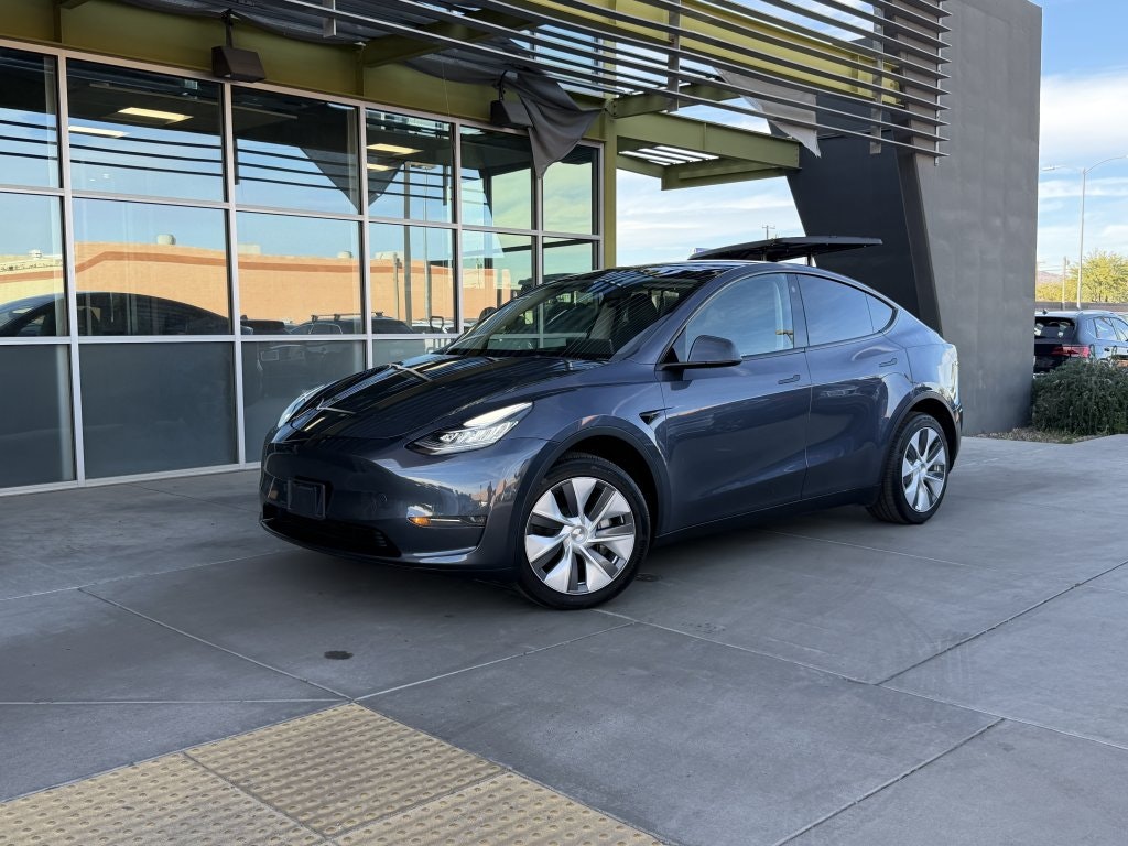 2023 Tesla Model Y Long Range's photo