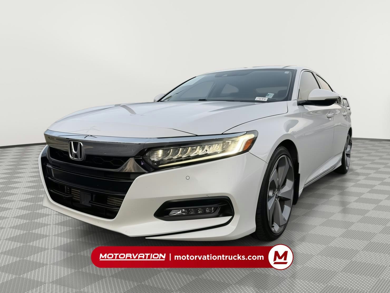 2018 Honda Accord Touring's photo