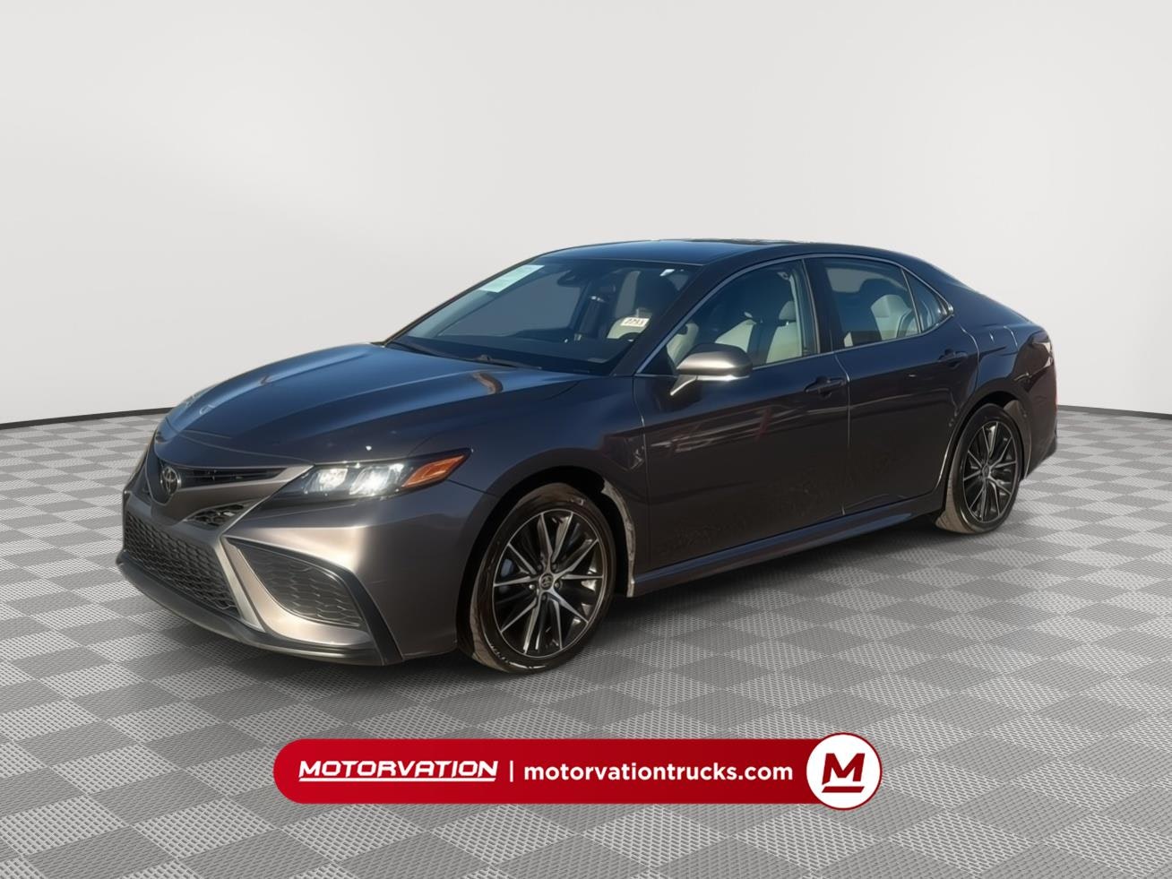 2022 Toyota Camry SE's photo