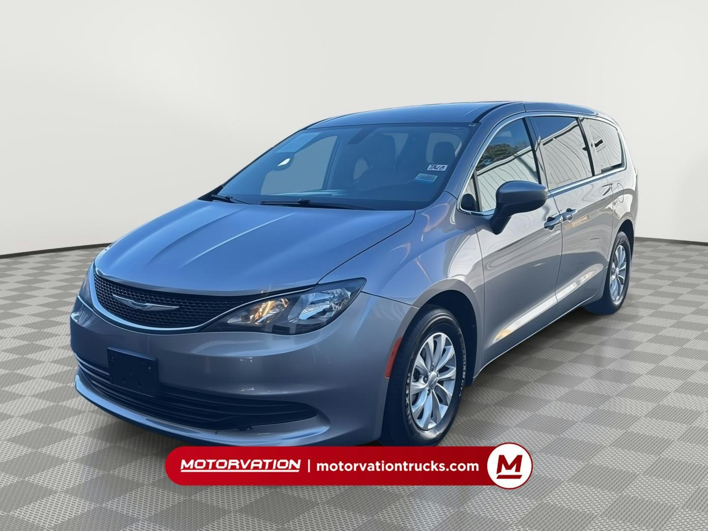 2017 Chrysler Pacifica Touring's photo