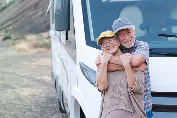 cheerful-senior-couple-on-leisure-travel