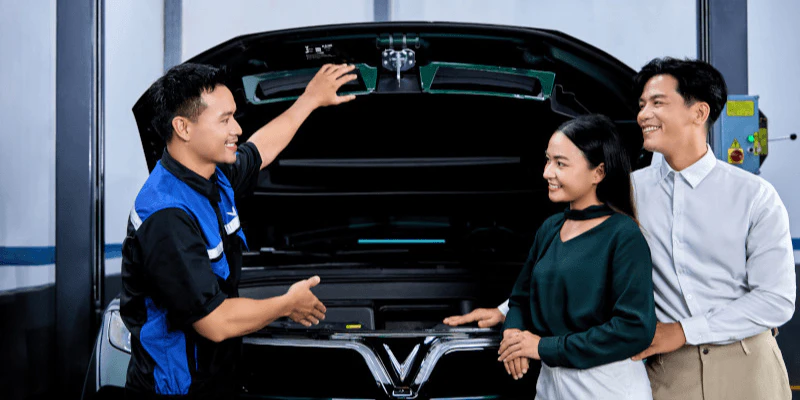 A salesman showing VinFast car to customers