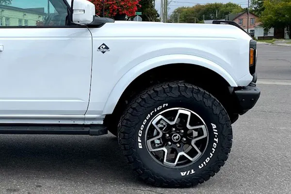 2021 Ford Bronco Outer Banks - Custom