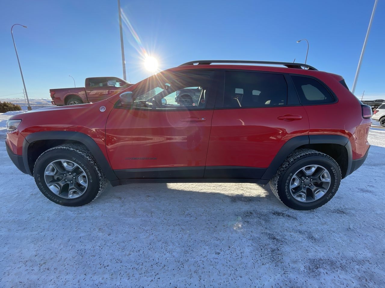 2019 Jeep Cherokee Trailhawk HEATED STEERING WHEEL NAVIGATION TOW PACKAGE (T122165A) Main Image