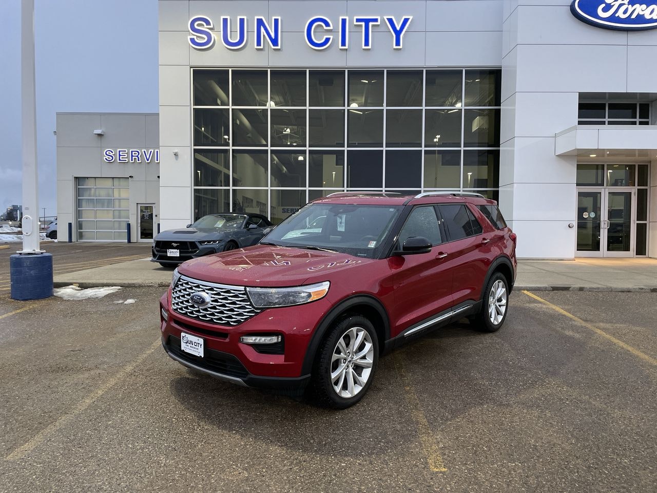 2024 Ford Explorer Platinum 4WD 601A (U4671) Main Image