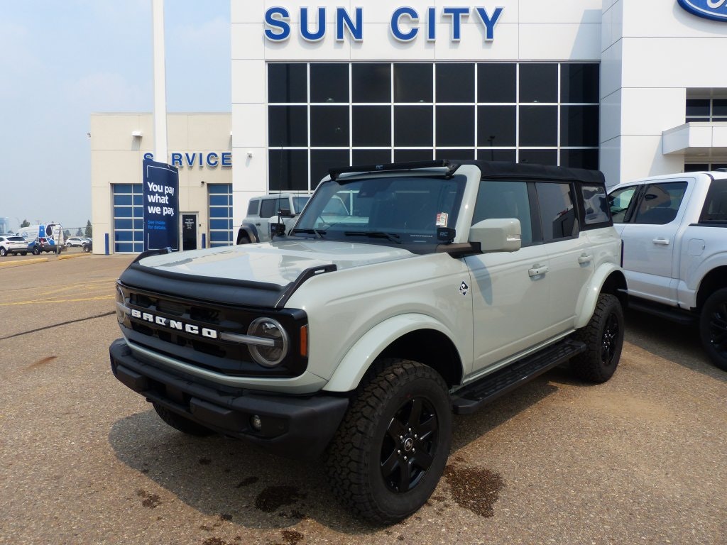 2021 Ford Bronco Outer Banks (SB25012A) Main Image
