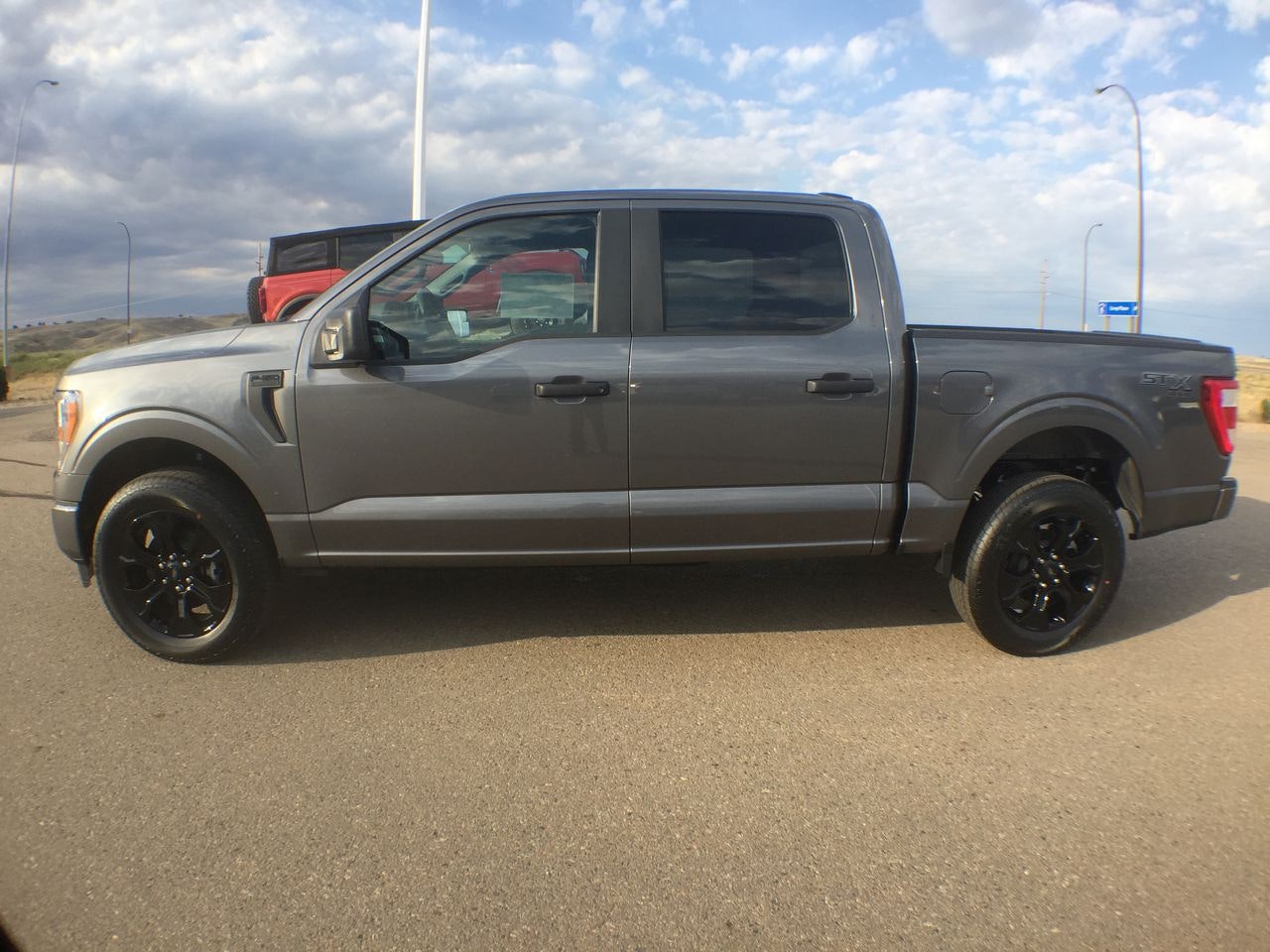 2022 Ford F-150 XL (T122115) Main Image