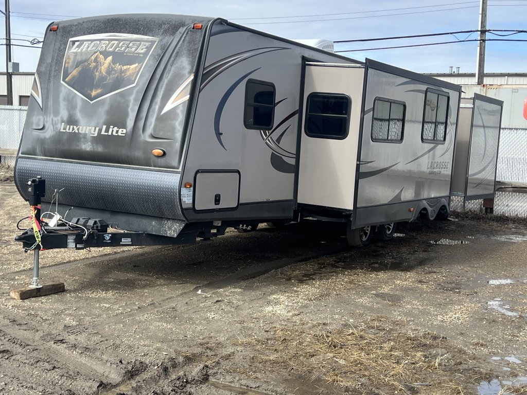 2015 PRIMETIME LUXURY 318BHS (11474) Main Image