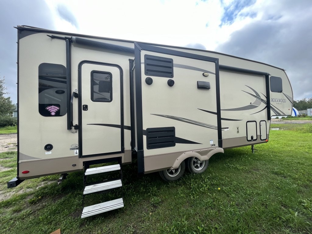 2019 Forest River Rockwood Ultra Lite 2620WS (FW884578) Main Image