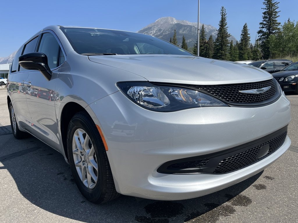 2024 Chrysler Grand Caravan SXT (24-8502) Main Image