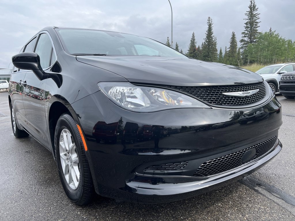 2024 Chrysler Grand Caravan SXT (24-8504) Main Image