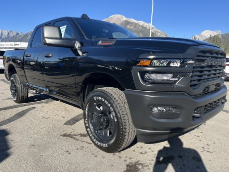 2026 Ram 3500 CREW CAB 4X4 SWB TRADESMAN 