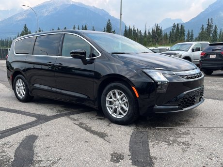 2027 Chrysler Pacifica SELECT 8 PASSENGER 