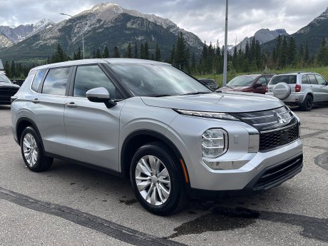 2025 Mitsubishi Outlander ES 