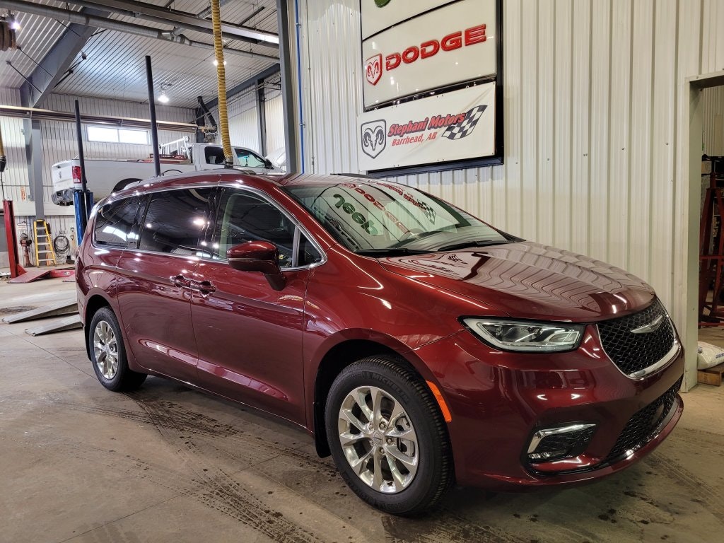 2022 Chrysler Pacifica Touring L (NR1077) Main Image