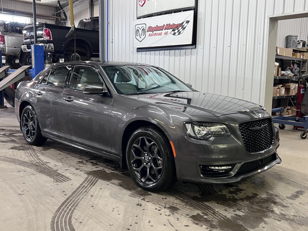2021 Chrysler 300 300 Touring L (MH56CON) Main Image