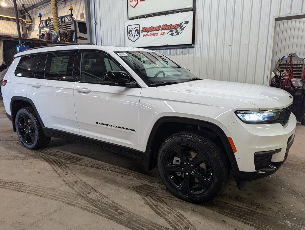 2024 Jeep Grand Cherokee L Limited (24064) Main Image