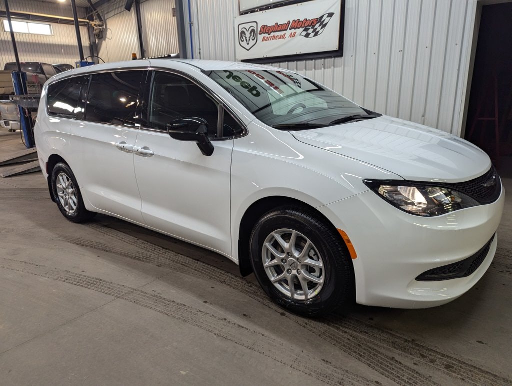 2025 Chrysler Grand Caravan SXT (25007) Main Image