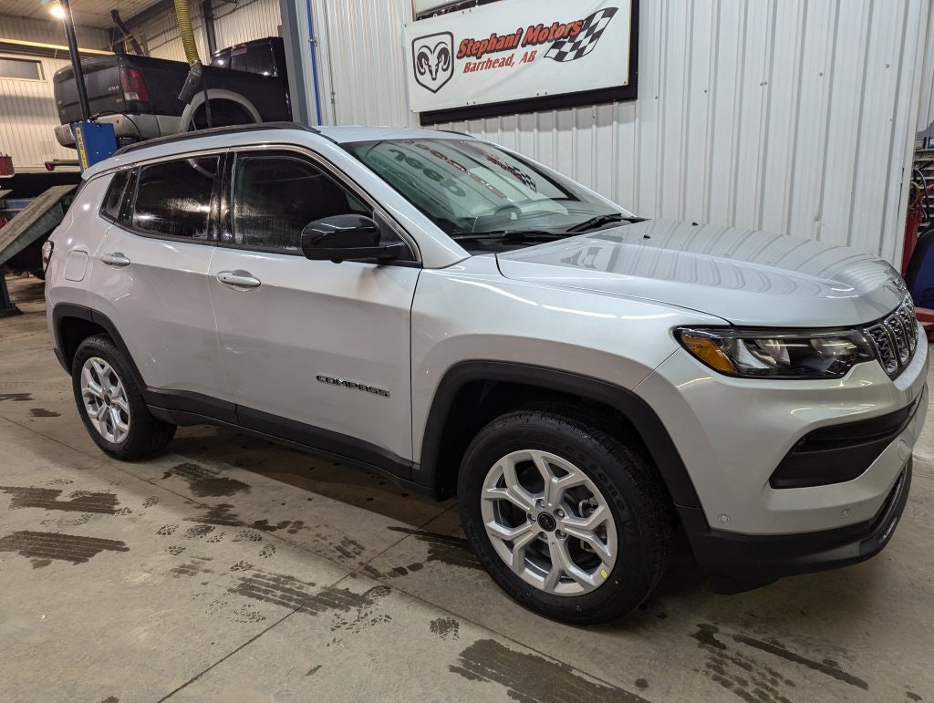 2025 Jeep Compass North 4x4 (25015) Main Image