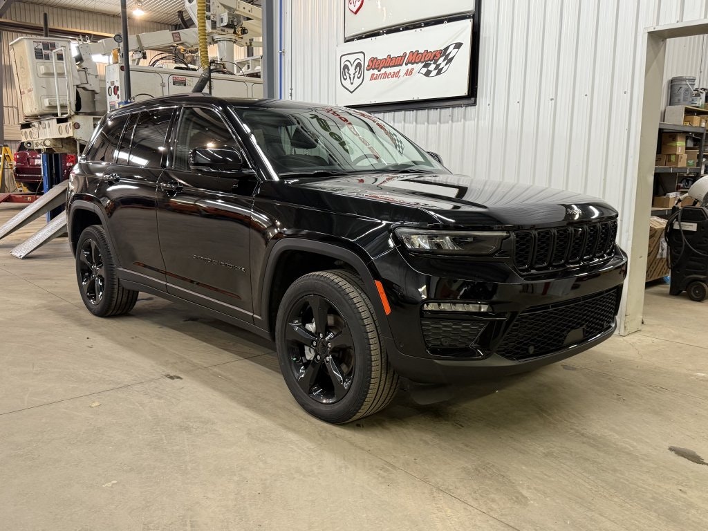 2023 Jeep Grand Cherokee Limited (PC5267) Main Image