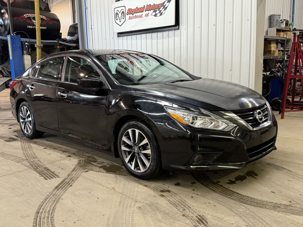 2017 Nissan Altima 2.5 SV (HN3335) Main Image