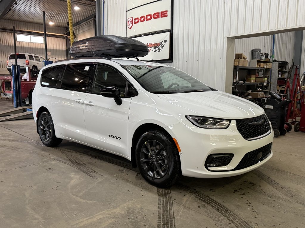 2025 Chrysler Pacifica All wheel Drive with Thule (25081) Main Image