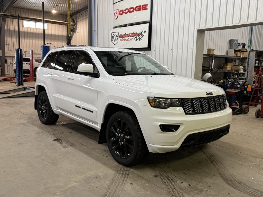2020 Jeep Grand Cherokee Altitude 4x4 (LC1586) Main Image