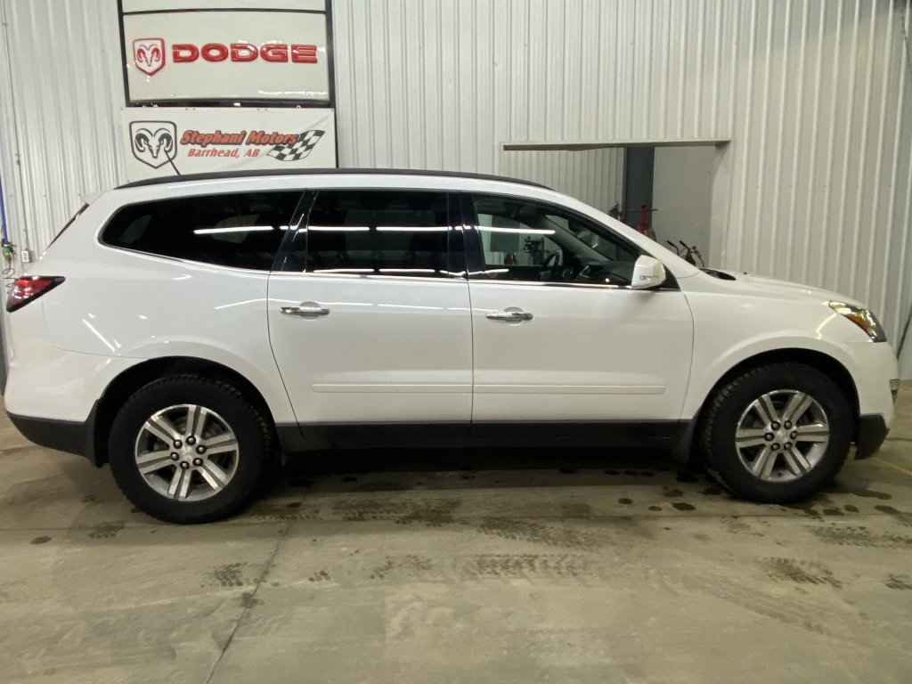 2017 Chevrolet Traverse LT AWD (25090C) Main Image