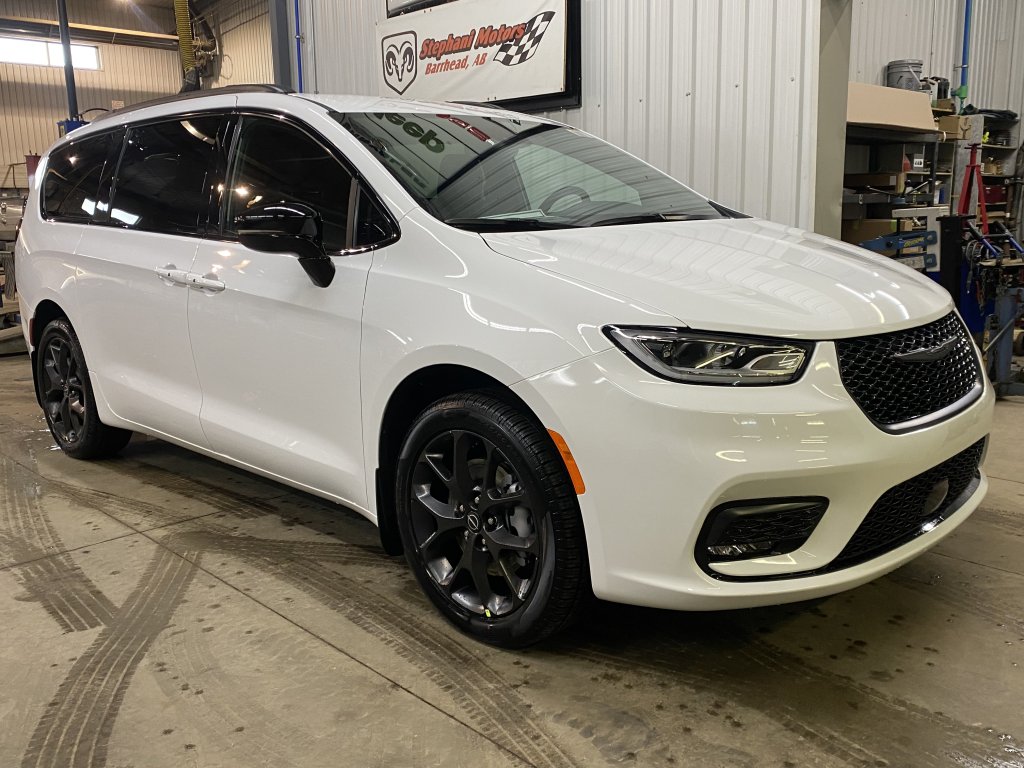 2026 Chrysler Pacifica Select AWD (26043) Main Image