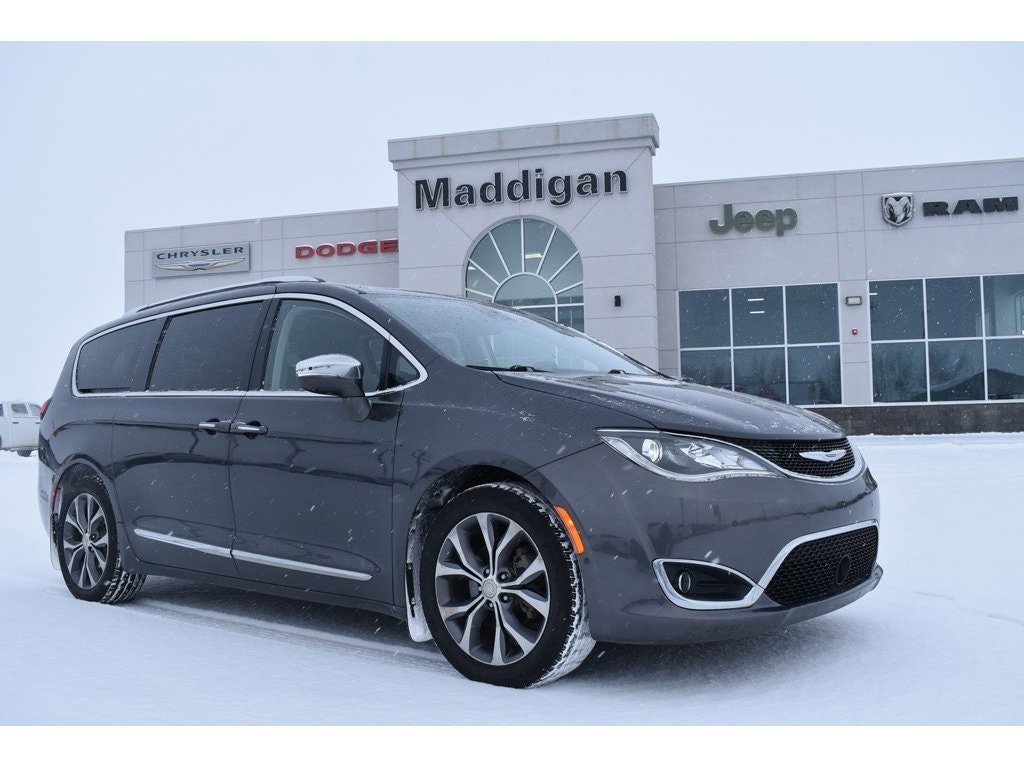 2017 Chrysler Pacifica Limited (23V3160A) Main Image