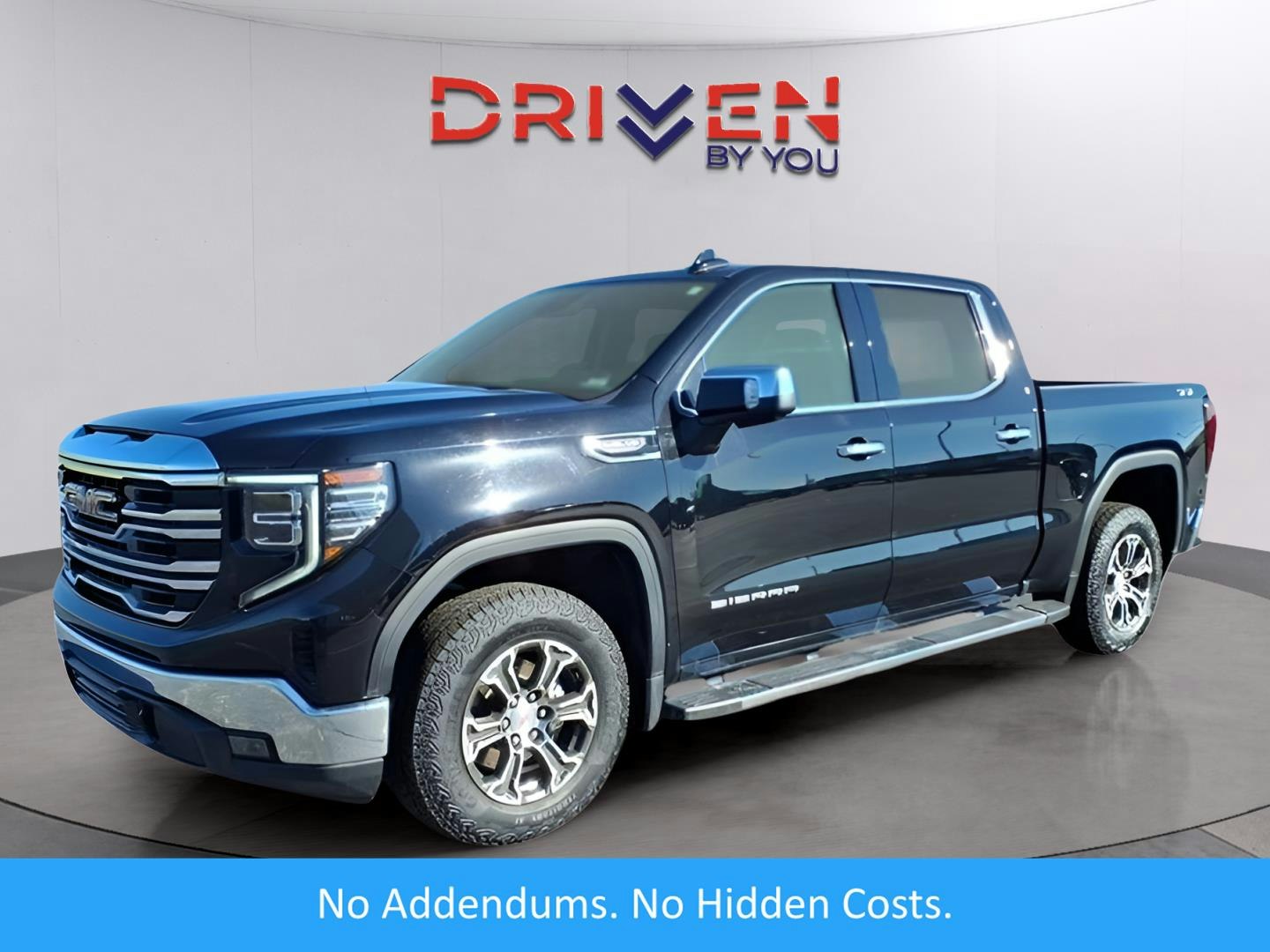 2024 GMC Sierra 1500 SLT (MM04393SA) Main Image