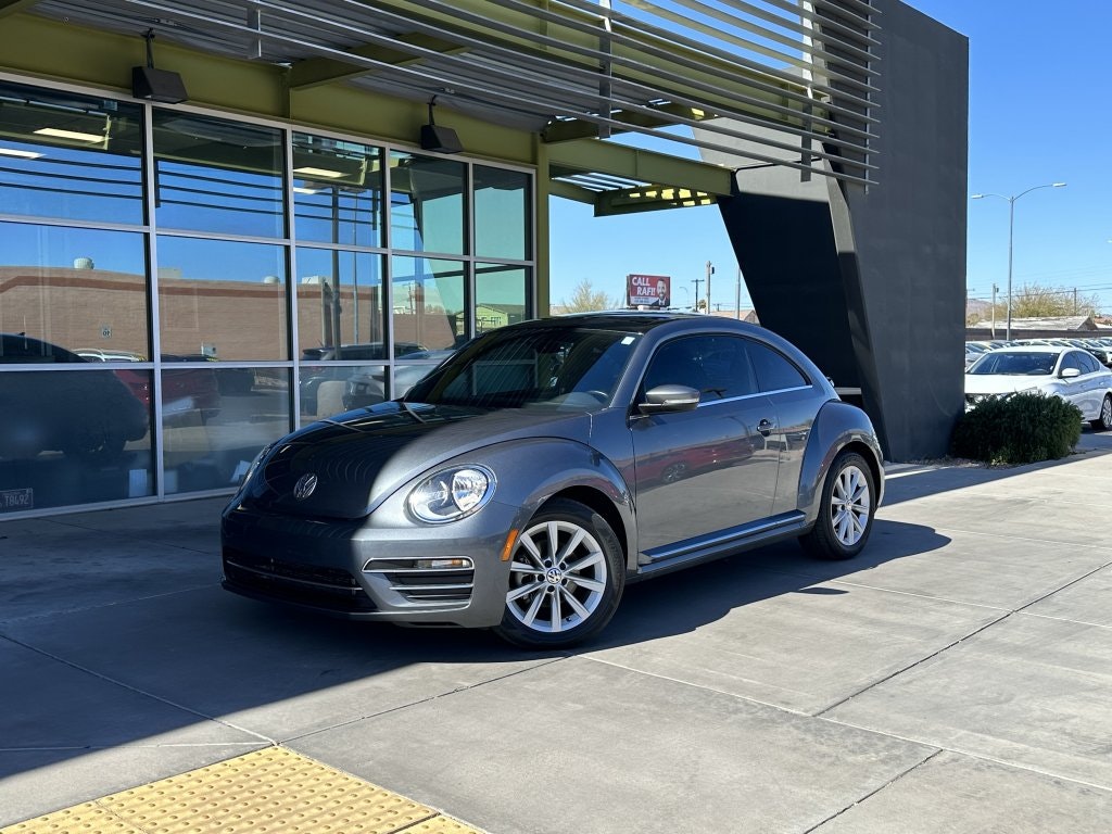 2018 Volkswagen Beetle SE (712855) Main Image