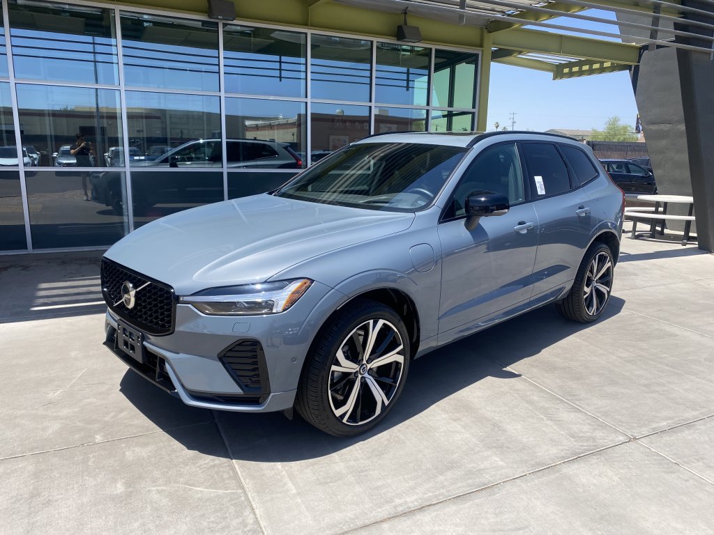 2022 Volvo XC60 R-Design