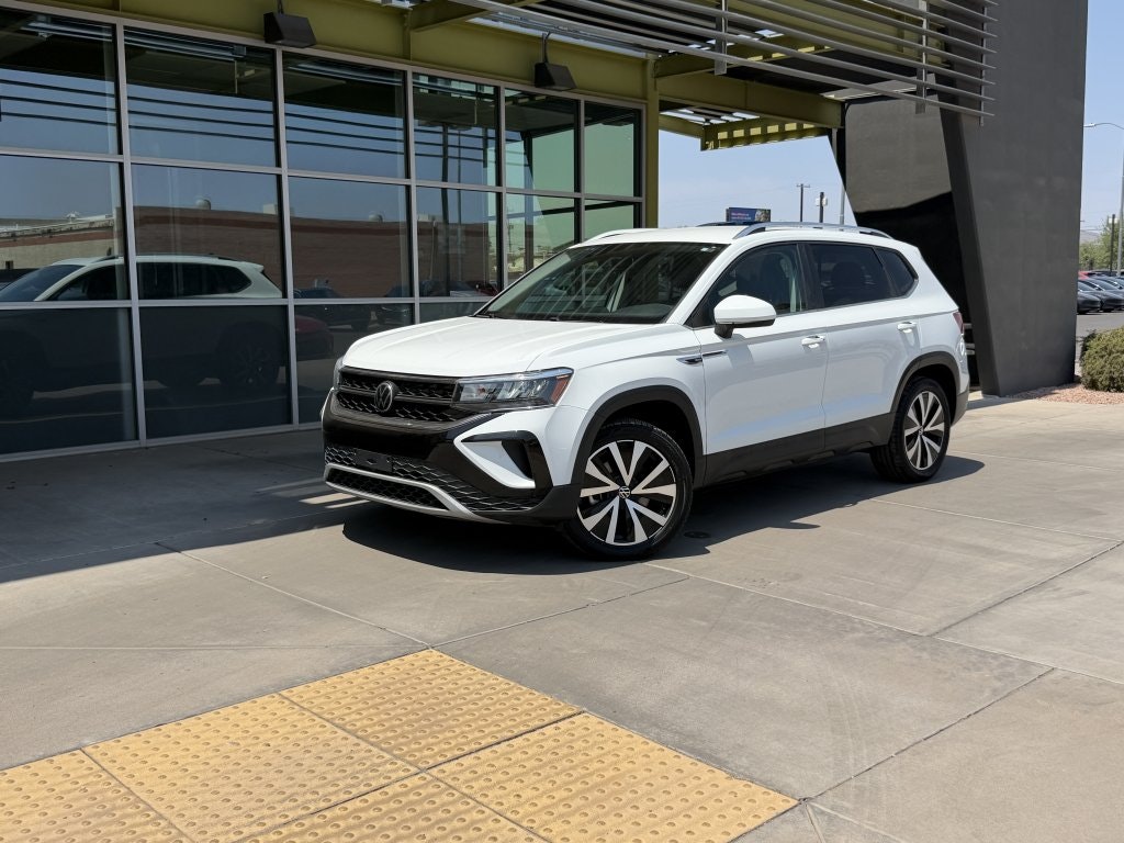 2022 Volkswagen Taos SE (037271) Main Image
