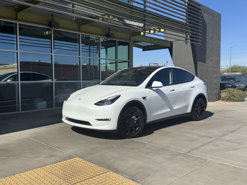 2023 Tesla Model Y Long Range (926829) Main Image