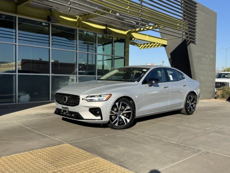 2024 Volvo S60 Plus Dark Theme