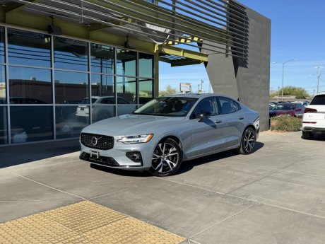 2024 Volvo S60 Plus Dark Theme