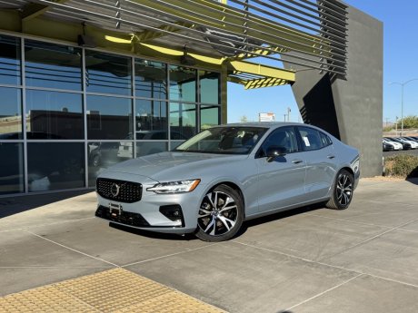 2024 Volvo S60 Plus Dark Theme