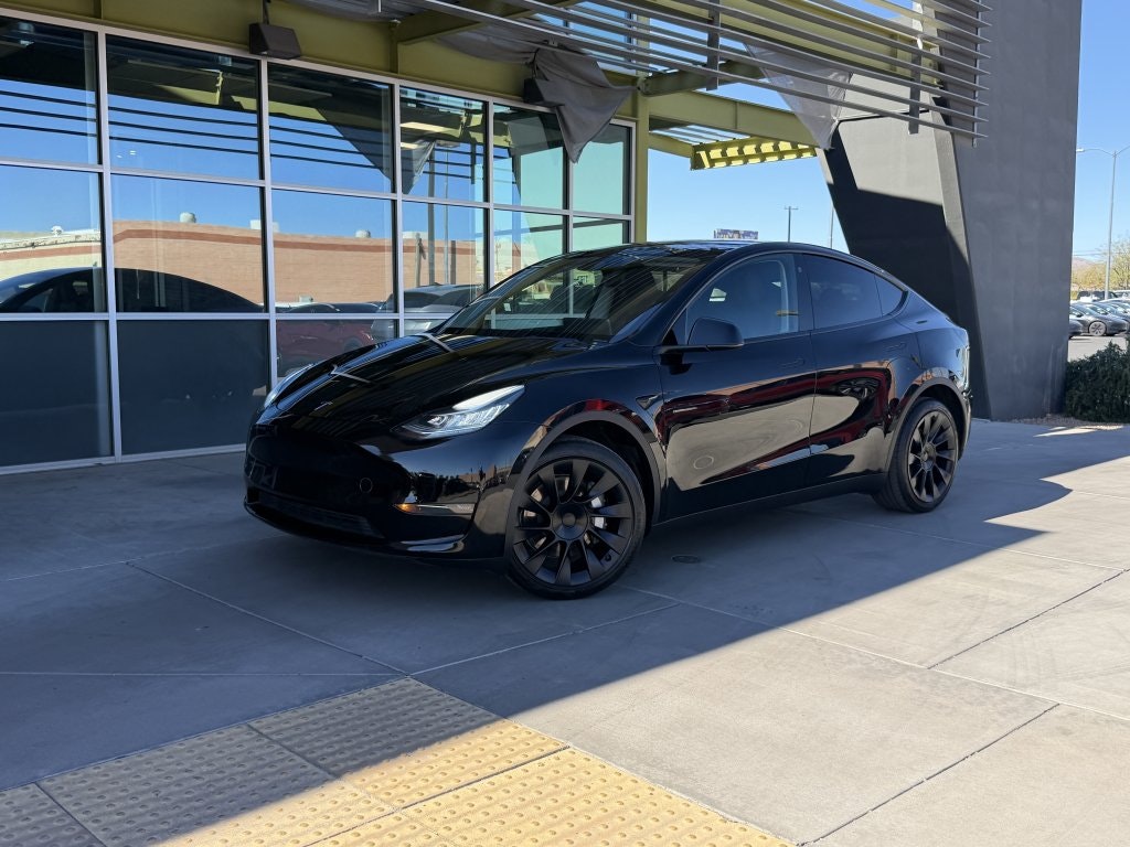2023 Tesla Model Y Long Range (025169) Main Image