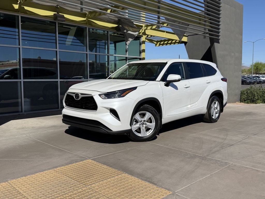 2023 Toyota Highlander L (007781) Main Image