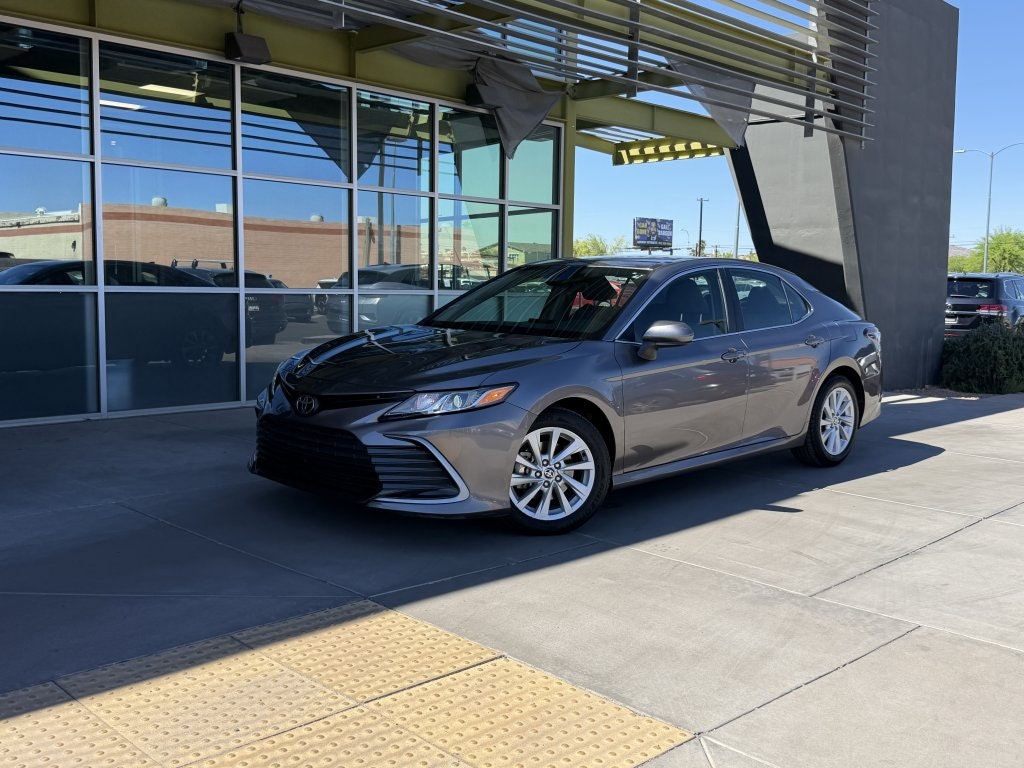 2021 Toyota Camry LE (430055) Main Image