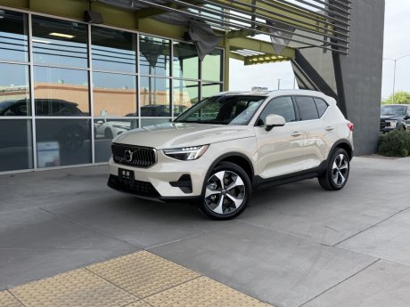 2025 Volvo XC40 Core Bright Theme