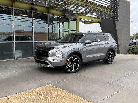 2023 Mitsubishi Outlander SE