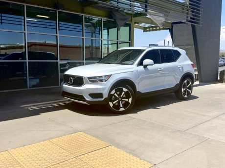 2020 Volvo XC40 Momentum