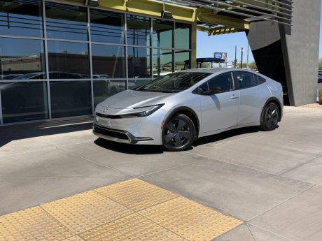 2025 Toyota Prius Plug-In Hybrid SE